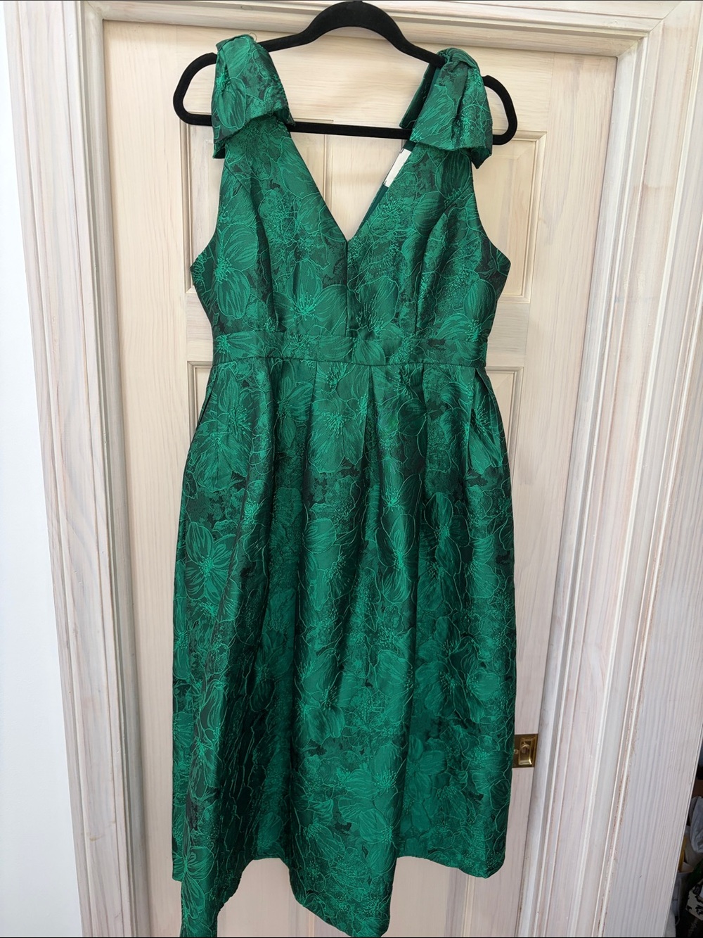 Entro size large Elegant Green Floral V-Neck Women's Dress - Picture 3 of 9